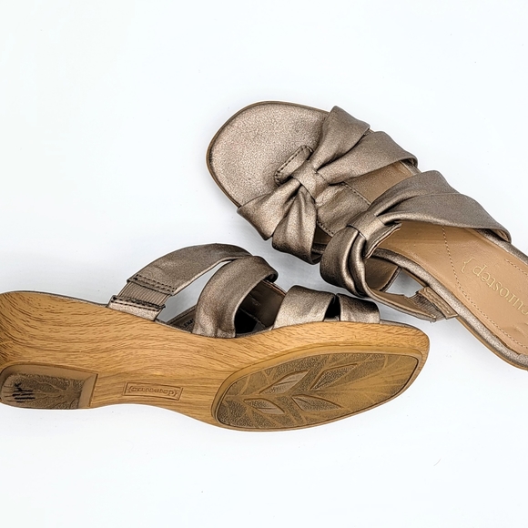 Eurostep Sheridan Metallic Low Wedge Leather Sandals Size 7 - Picture 10 of 14